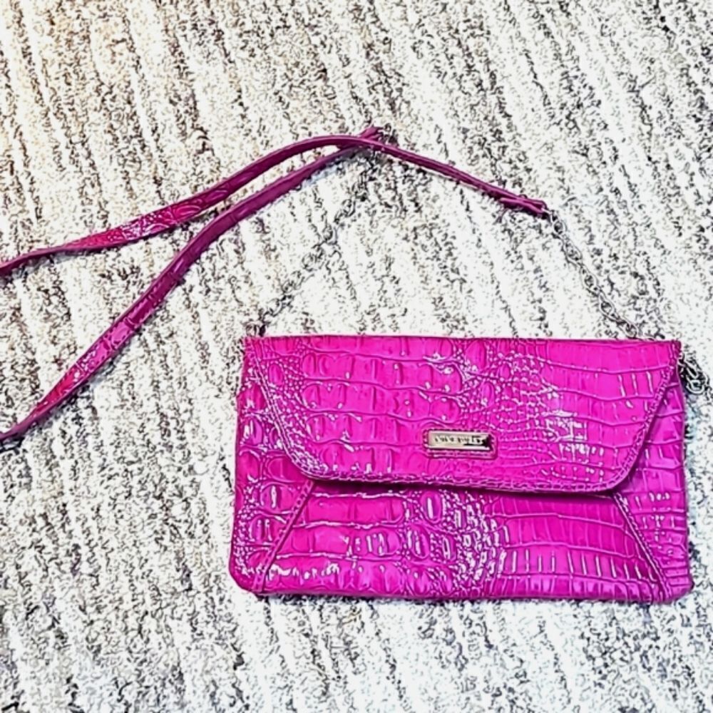 💚3/$25 Nine West Fuchsia Croc-Embossed Crossbody Bag